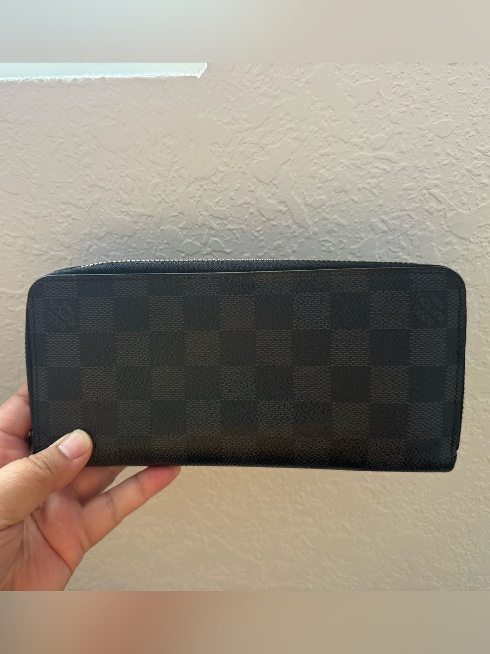 AUTHENTIC Louis Vuitton Damier Graphite Long Zippy Wallet (COA incl)